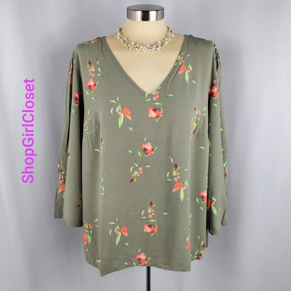 💥Just In💥AVA & VIV Floral Top...Size X
